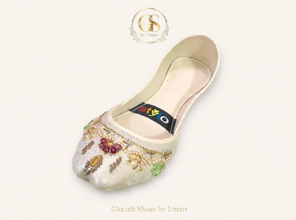 Ivory Floral Embroidered Khussa - Ghazali Store Pakistan